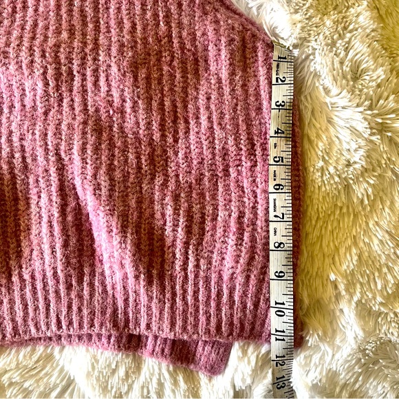 UNIVERSAL THREAD SWEATER VEST - Picture 6 of 6